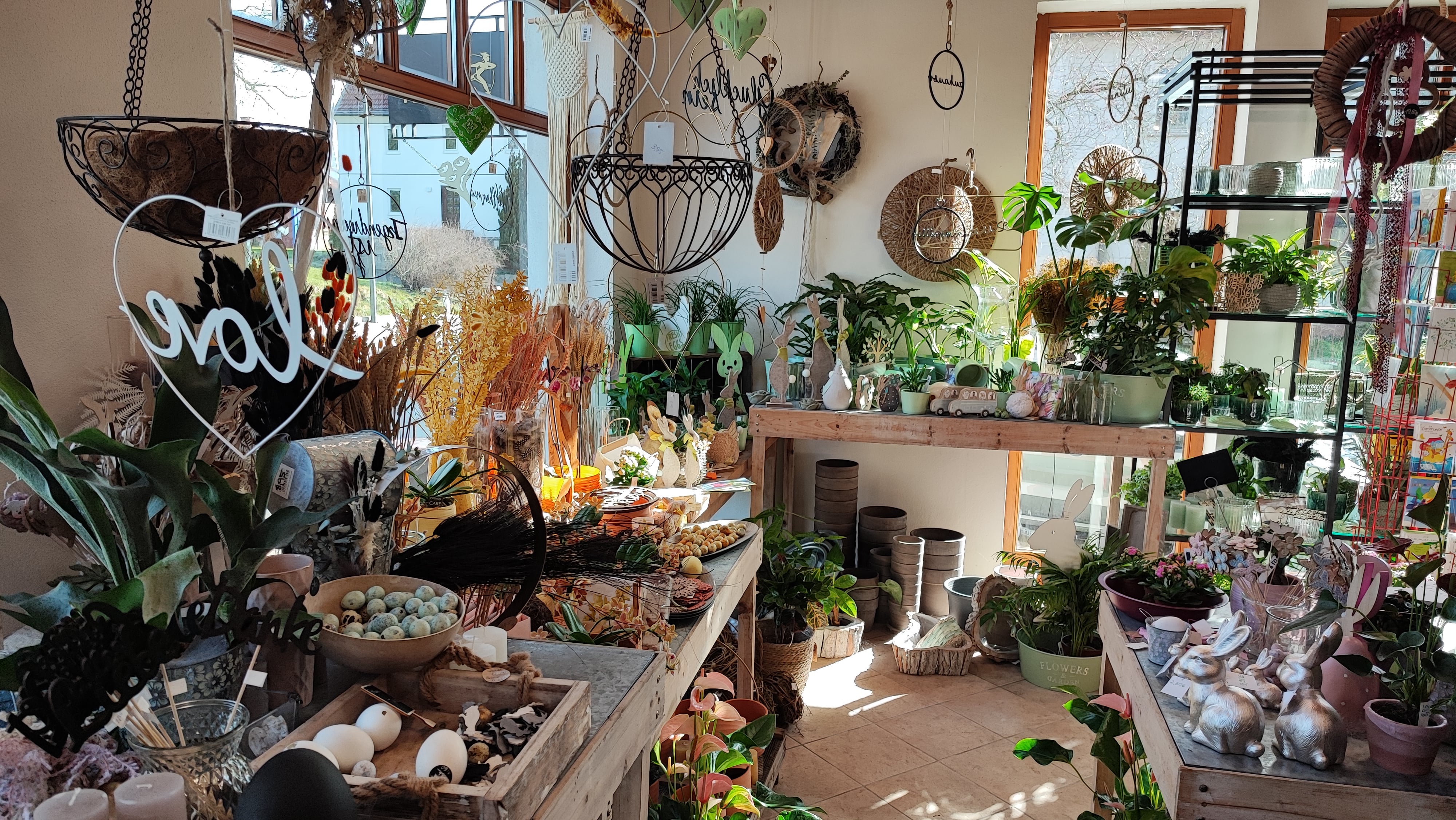 Blumen und Geschenke aus dem Blumenladen in Dipperz